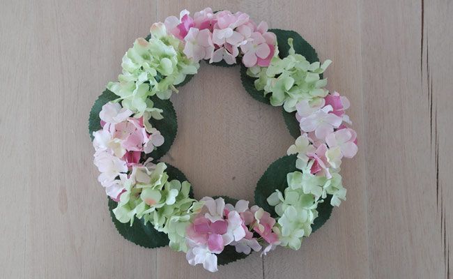 corona acabada de flores